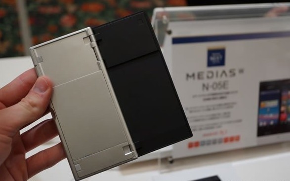 个性设计，NEC4.3英寸双屏折叠屏智能机Medias W N-05E